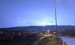 Düzce'de şimşeklerin ardından dolunay mest etti