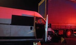 Edirne'de panelvan tıra çarptı: 1 ölü, 1 yaralı