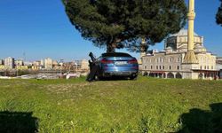 Esenler'de otomobil kamyonete çarptı: 6 yaralı