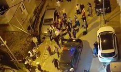 Eski sevgili evini bastı, binayı taşlayarak etrafa ateş etti; o anlar kamerada