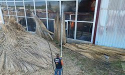 Fabrika yangınında duman ve alevler metrelerce yükseğe çıktı