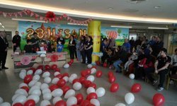 Hastanede 23 Nisan sevinci: Minik kahramanların yüzü güldü