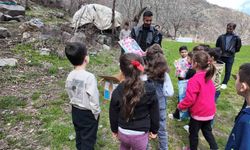 Hayırsever polisten binlerce öğrenciye anlamlı destek