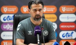 İlhan Palut: 'Aldığımız 1 puan bizim için kazanç, Samsunspor daha iyi oynadı'