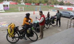 İspanyol gezgin çift, Sivas'ta sıra gecesi ile tanıştı