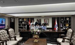 İstanbul İl Emniyet Müdürü Yıldız, koltuğunu şehit çocuğuna devretti