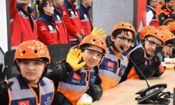 İzmir'de çocuklar 23 Nisan etkinliklerinde kriz yönetiminin başına geçti