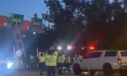 İzmir'de kaza yapan araçta yangın çıktı, sürücü hayatını kaybetti