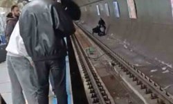 Kadıköy metro istasyonunda intihar girişimi vatandaşlar tarafından engellendi