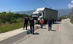 Kamyonla çarpışan motosikletli hayatını kaybetti