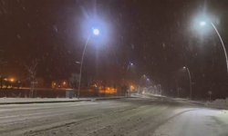 Karayazı'da kar ve tip etkili