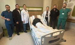 Karnında 8 kiloluk böbrekle yaşayan hasta, 30 dakikalık ameliyatla sağlığına kavuştu