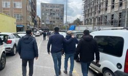 Kırşehir'de 3 işçi maaşlarını alamadıkları iddiasıyla inşaata çıktı