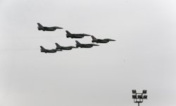 Konya'da SOLOTÜRK ve Türk Yıldızları'ndan öğrencilere 23 Nisan gösterisi