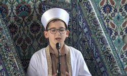 Küçük yaşta büyük an: 9 yaşında 3 bin kişiye ilk hutbesini okudu