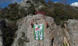 Kurtarma ekipleri, Bursaspor bayrağını zirvede dalgalandırdı