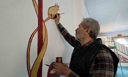 Kütahyalı imam görev yaptığı camileri hat ve nakkaş sanatı ile süslüyor