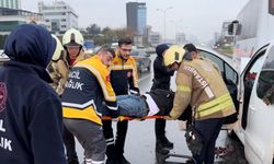 Maltepe'de hafif ticari araç, servis minibüsüne arkadan çarptı: 1 yaralı