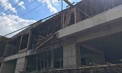 Mardin'de elektrik akımına kapılan inşaat işçisi 3. kattan düşerek ağır yaralandı