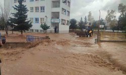 Mardin'de sağanak nedeniyle okulda mahsur kalan 75 öğrenci tahliye edildi