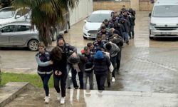 Milyonluk araç vurgunu operasyonunda yakalanan 30 kişiden 13'ü adliyeye sevk edildi