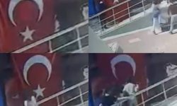 Minik öğrencilerin bayrak hassasiyeti: Topun çarptığı bayrağı öptüler