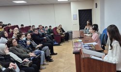 Minik yazarlardan büyük davranış: Kitaplarını sattılar, köy okuluna umut oldular