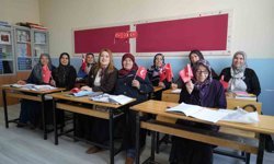 Niğde'de eğitimden uzak kalan kadınlar sıralara geri döndü