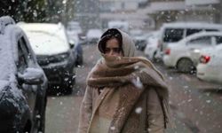 Nisan ayında lapa lapa kar yağışı: Kent merkezini beyaza bürüdü