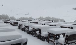 Nisan sonunda Uludağ'da kış geri döndü