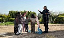 Nusaybin'de çocukların uçurtma sevincine polis ağabeyleri de ortak oldu
