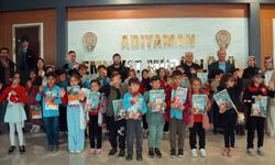 Öğrencilerden polislere anlamlı Polis Haftası sürprizi