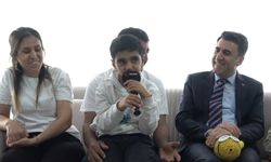 Otizmli Ali İsmail ile Vali Aygöl'ün diyalogları gülümsetti