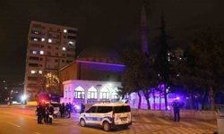 Parkta iki grup tabanca ve bıçakla birbirine girdi: 2 yaralı