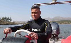 Polis ve futbol hakemi olan Seyfettin Ünal, 20 yılı aşkındır iki mesleği bir arada yapıyor