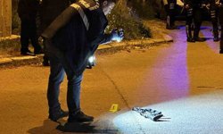 Polisle 3 sokak boyunca çatıştı, okul önünde vurularak etkisiz hale getirildi... Korku dolu anlar kamerada