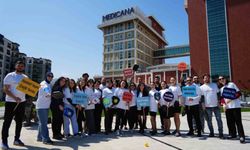 Sağlık çalışanları kortta buluştu: Hareketli yaşam için raketler konuştu