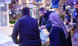 Sakarya'da sezonun son balıkları vatandaşla buluşuyor