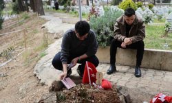 Saldırıda ölen çocukların mezarına duygulandıran not bırakıldı