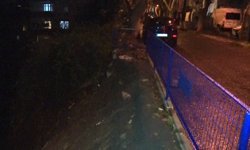 Sarıyer'de yağmur sebebiyle çöken kaldırıma belediye müdahale etmedi