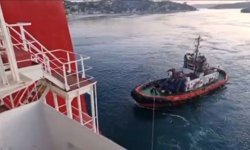 Sarıyer'de yalıya metreler kala karaya oturan konteyner gemisi yüzdürüldü