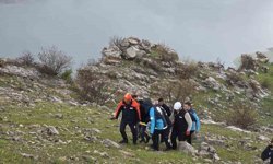 Siirt'te atıyla birlikte kayalıklara yuvarlanan genç ağır yaralandı