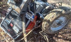 Sivas'ta traktör devrildi, 2 kardeşten 1'i öldü