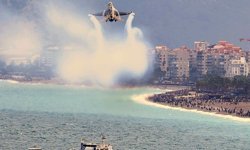 SOLOTÜRK Antalya'da nefes kesti: 23 Nisan kutlamalarında gökyüzü bayraklarla buluştu