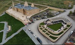 'Taştaki gizem, ruhtaki huzur' 8 asırlık camide anlamlı etkinliğe ev sahipliği yaptı