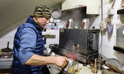 Tek koluyla hayata dört elle sarıldı