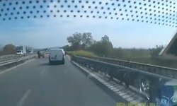 Ters yönden gelen at arabası trafiği tehlikeye attı