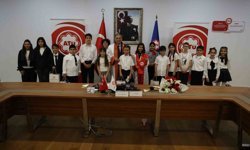 Üniversite senatosu 1 günlüğüne çocukların oldu