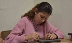 Zihinsel engelli Beyza filografi sanatıyla hayata tutunuyor