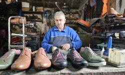 Zonguldak'ın son ayakkabı imalatçısı 26 yıllık atölyesinde teknolojiyle yarışıyor